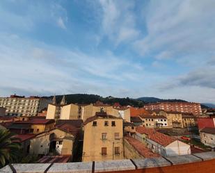 Vista exterior de Casa adosada en venda en Langreo amb Terrassa