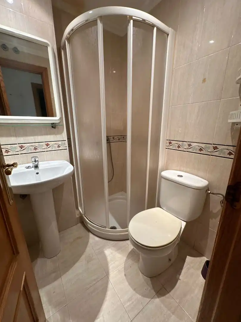 Baño de Ático en venta en Santa Marta de Tormes con Calefacción, Terraza y Amueblado