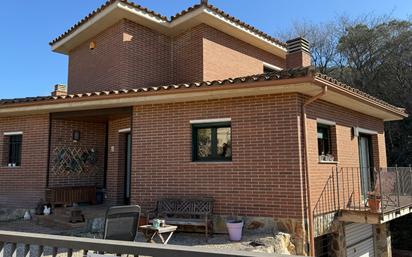 Vista exterior de Casa o xalet en venda en Llambilles amb Aire condicionat, Terrassa i Balcó