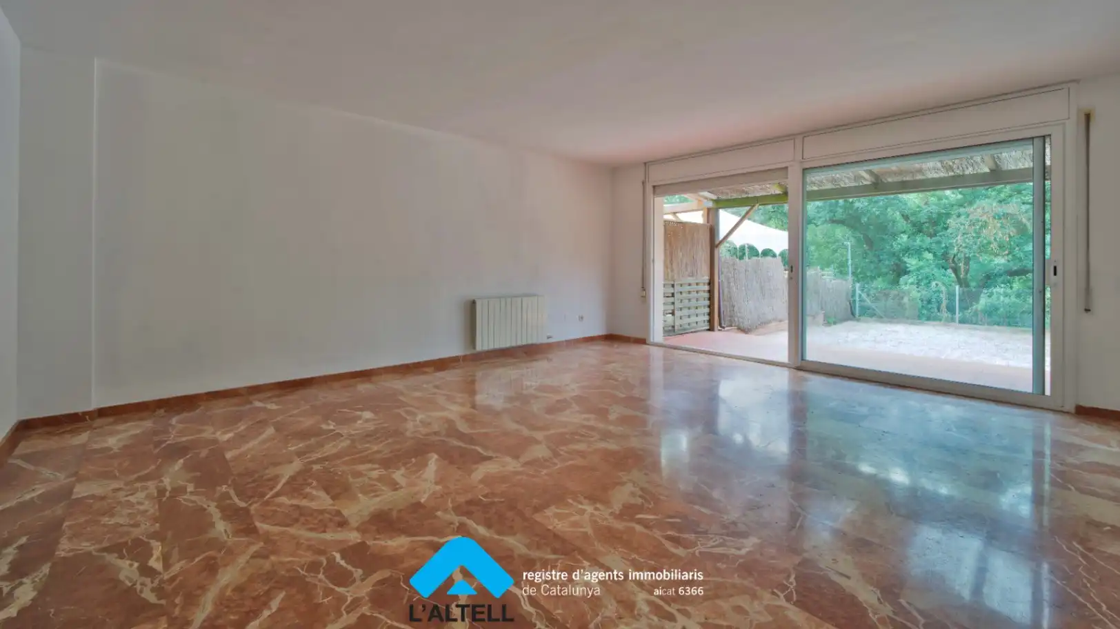 Sala d'estar de Casa o xalet en venda en L'Ametlla del Vallès amb Aire condicionat, Calefacció i Jardí privat