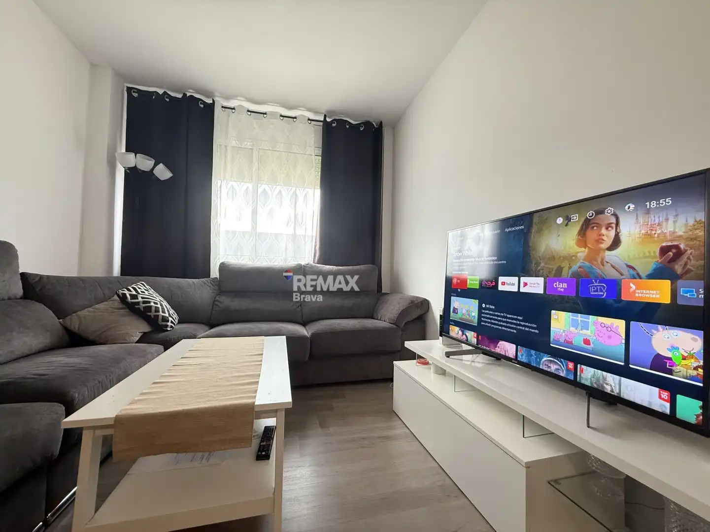 Living room of Flat for sale in La Jonquera  with Parquet flooring, Storage room and Furnished