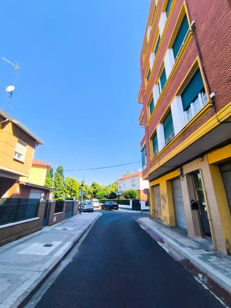 Außenansicht von Wohnung zur Miete in Palencia mit Heizung, Parkett und Terrasse