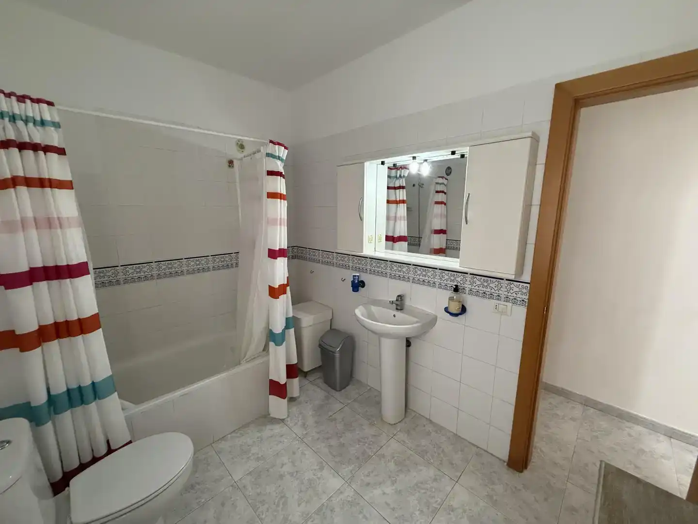 Bany de Dúplex de lloguer en Guía de Isora amb Jardí privat, Traster i Moblat