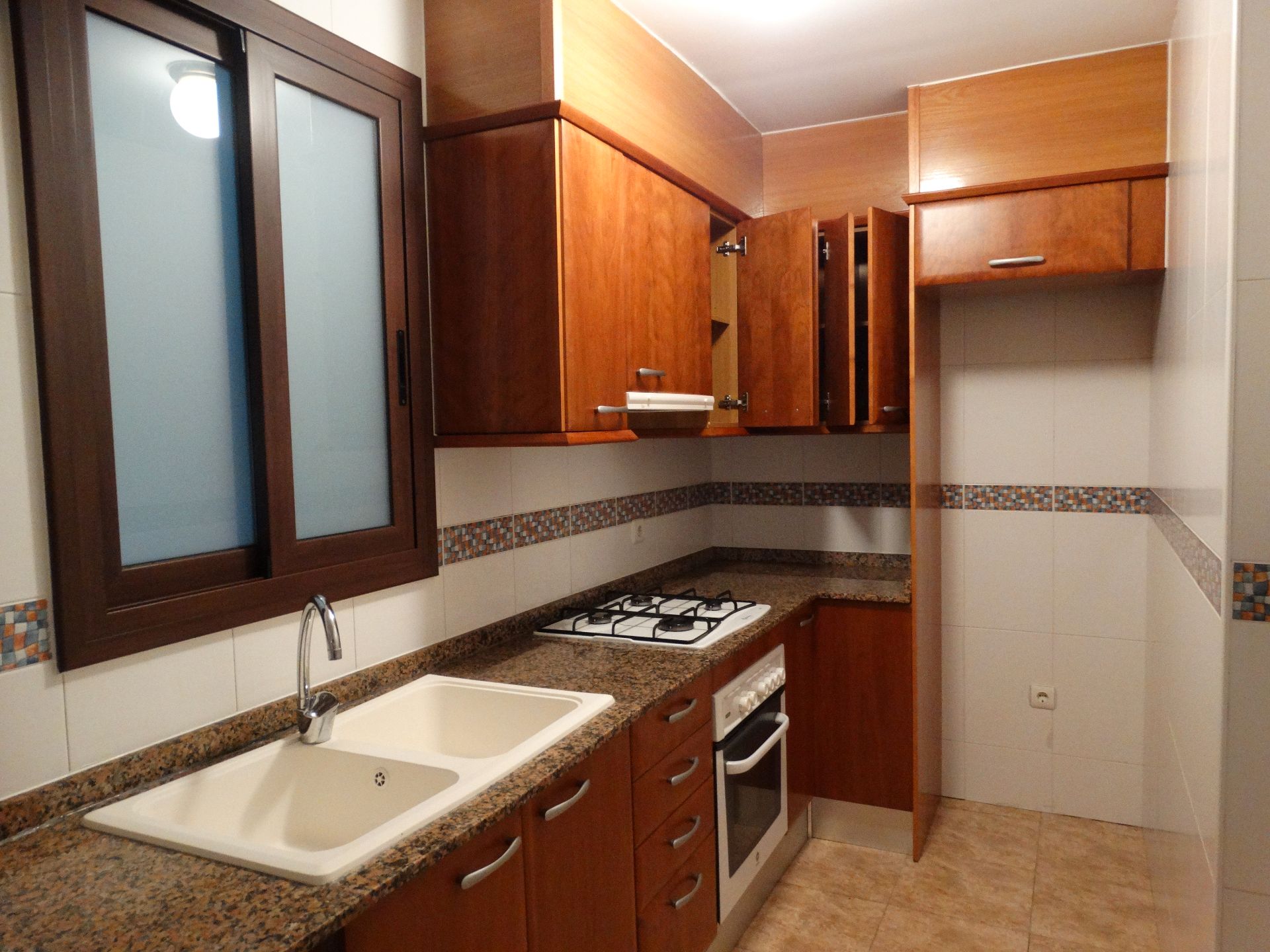 Kitchen of Flat to rent in Vilanova i la Geltrú  with Air Conditioner, Oven and Balcony