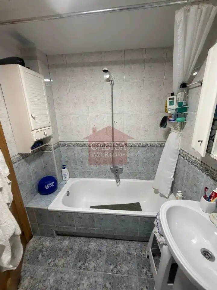 Bathroom of Flat for rent in Salamanca  with Heating, Terrace and Storage room