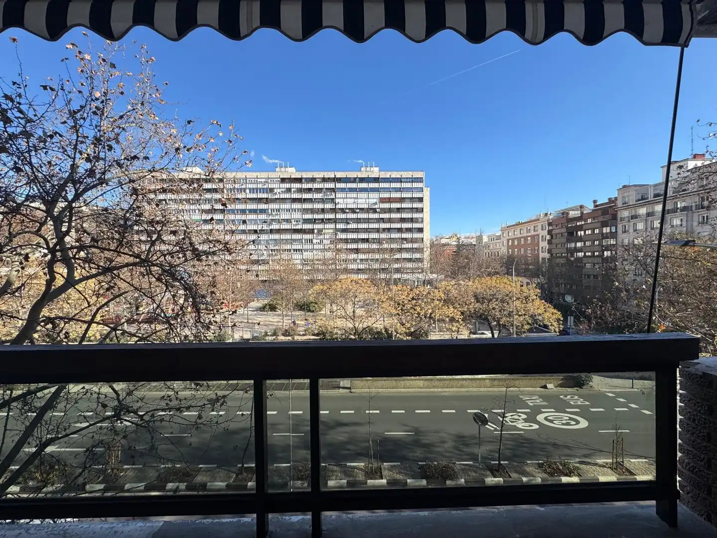 Außenansicht von Wohnung zur Miete in Madrid mit Klimaanlage, Heizung und Terrasse