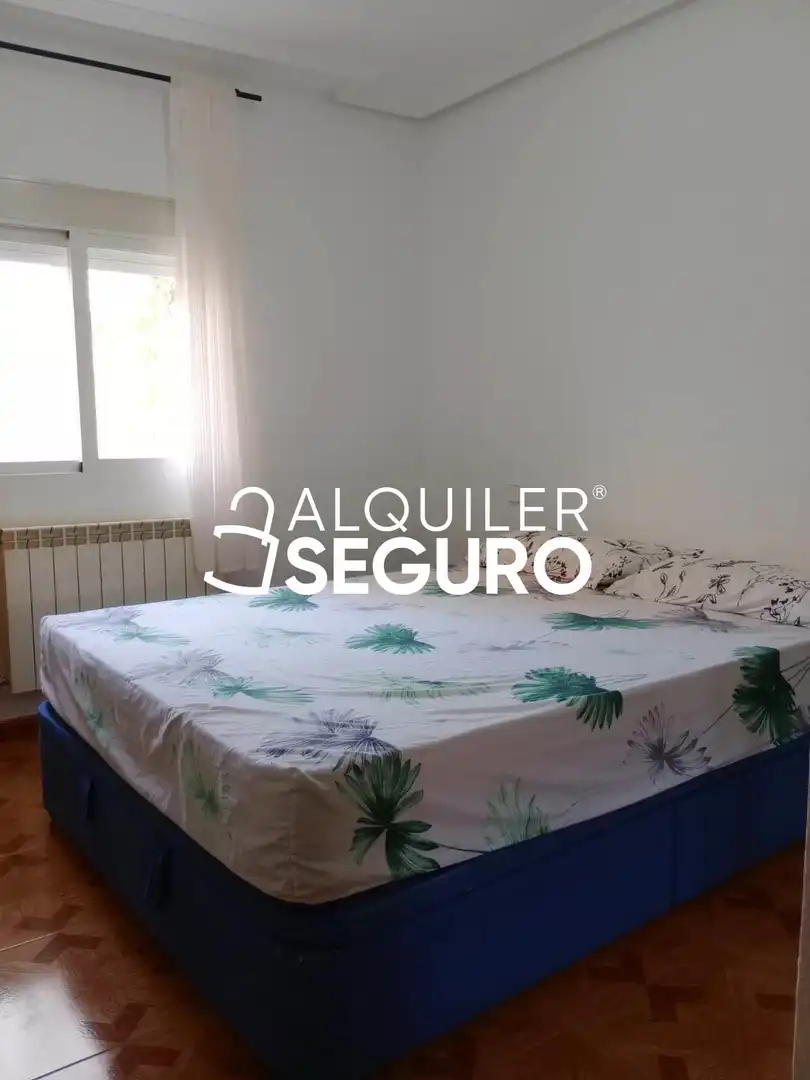 Bedroom of Flat for rent in Madrid  with Heating and Furnished