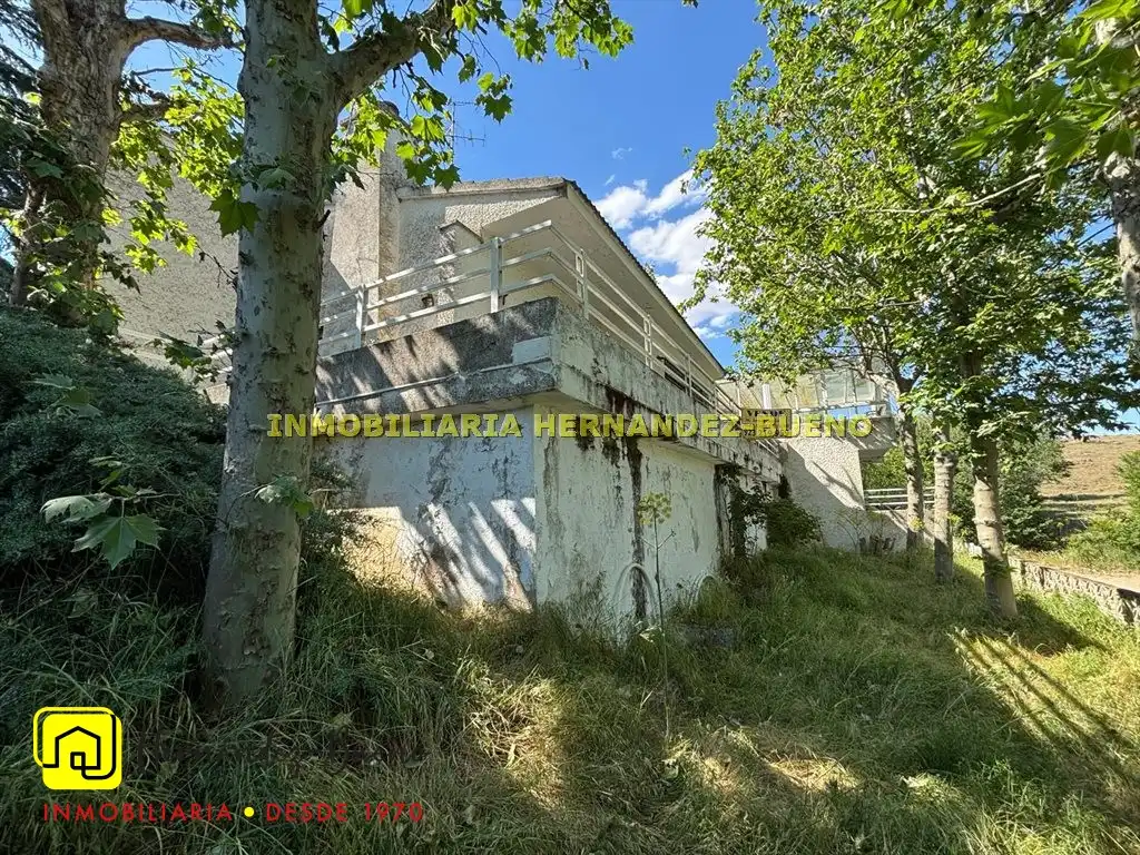 Vista exterior de Casa o xalet en venda en Alba de Tormes amb Jardí privat i Piscina