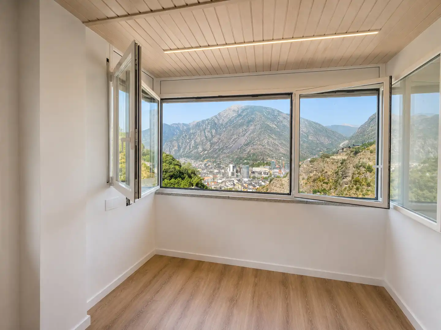 Balcony of Flat for rent in Madrid  with Heating and Oven