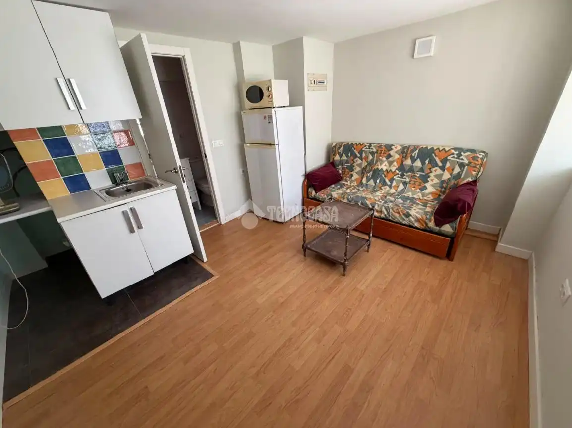Habitación de Local en venta en Madrid