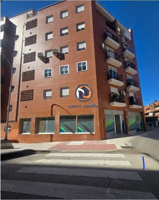 Vista exterior de Local en venda en Alcorcón amb Aire condicionat, Calefacció i Parquet