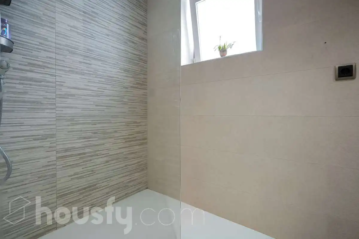 Bathroom of Duplexes for sale in Madrid  with Air Conditioner, Heating and Storage room
