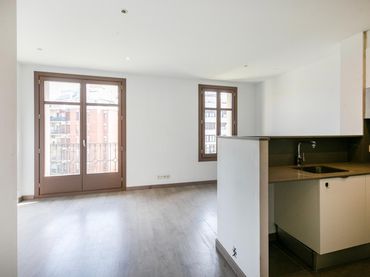 Flat with balcony for sale in Avenida PARAL.LEL
