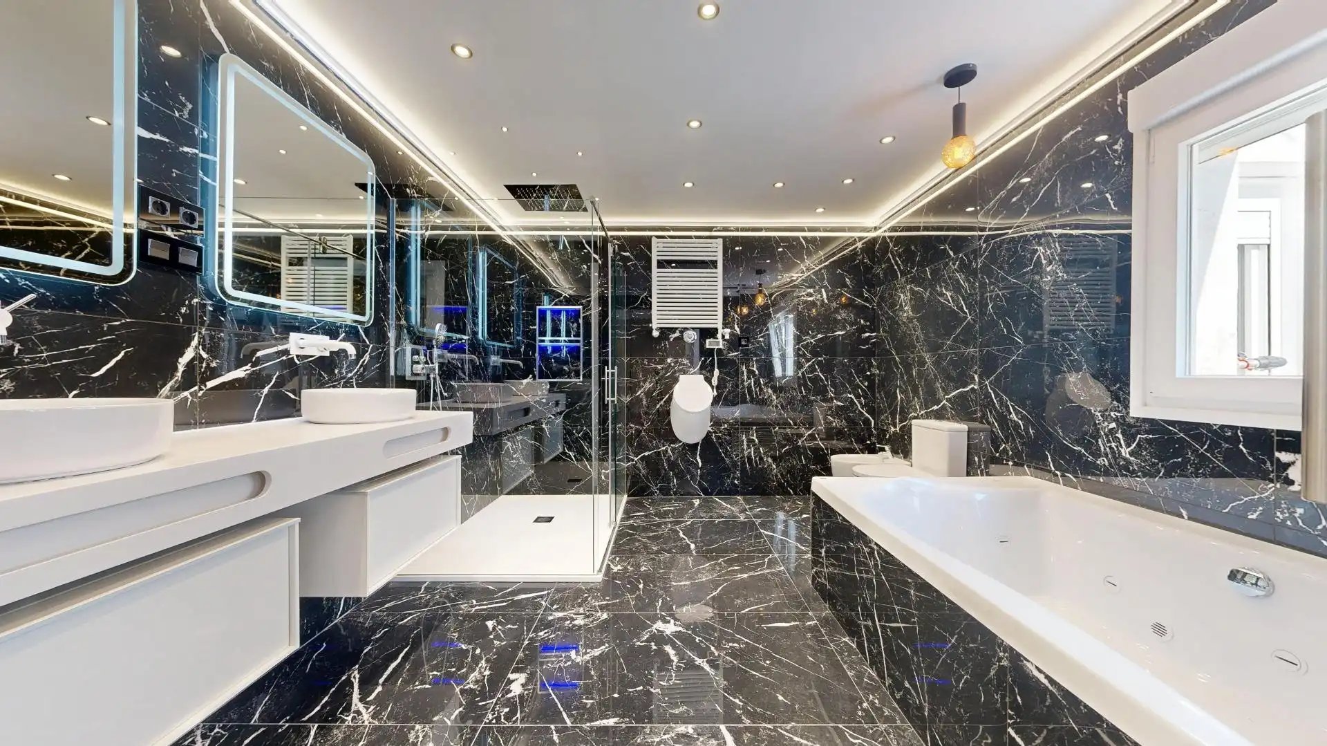 Bathroom of Flat for sale in Bilbao   with Heating and Alarm
