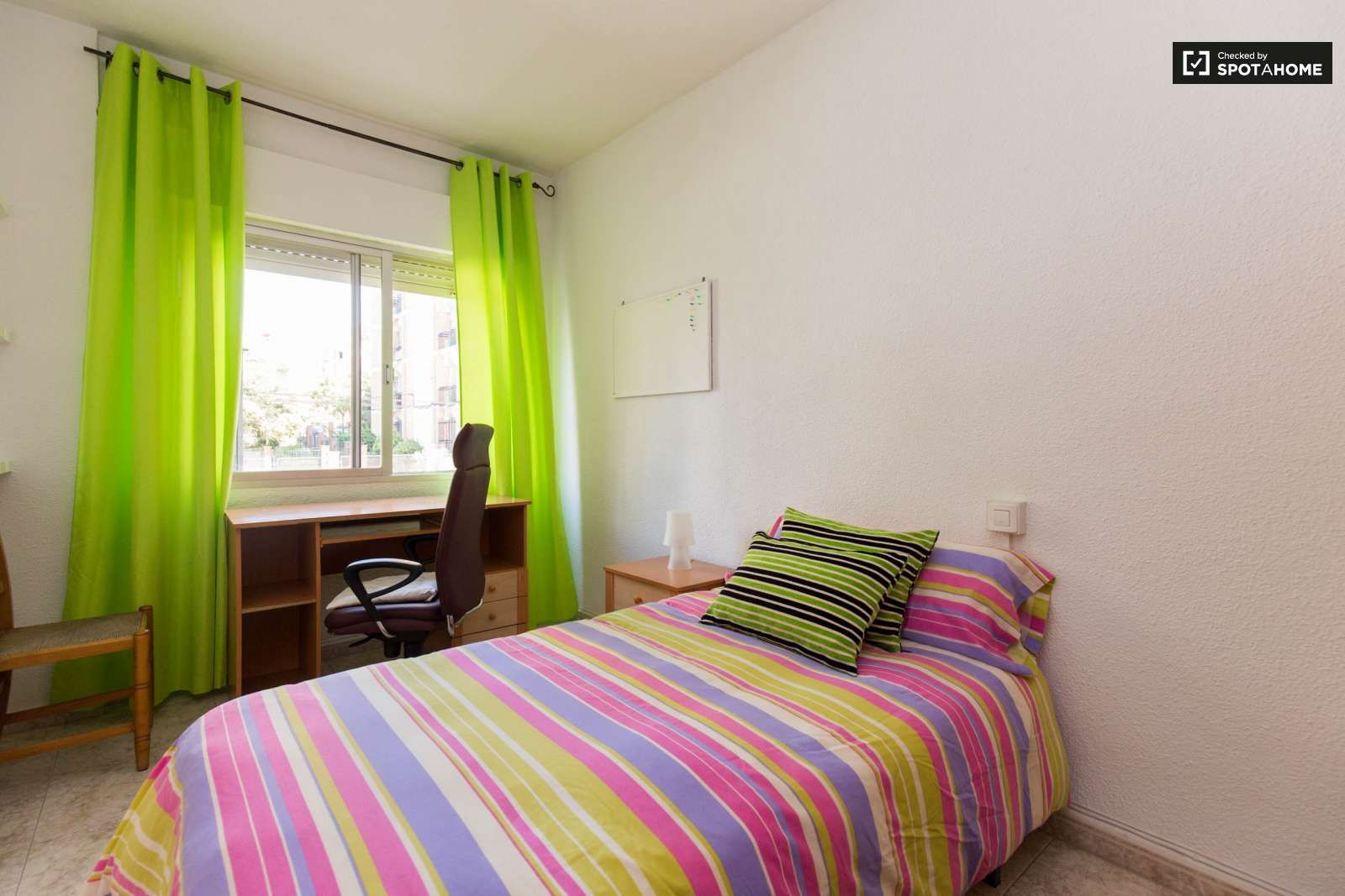 Bedroom of Flat to share in  Granada Capital  with Air Conditioner and Terrace