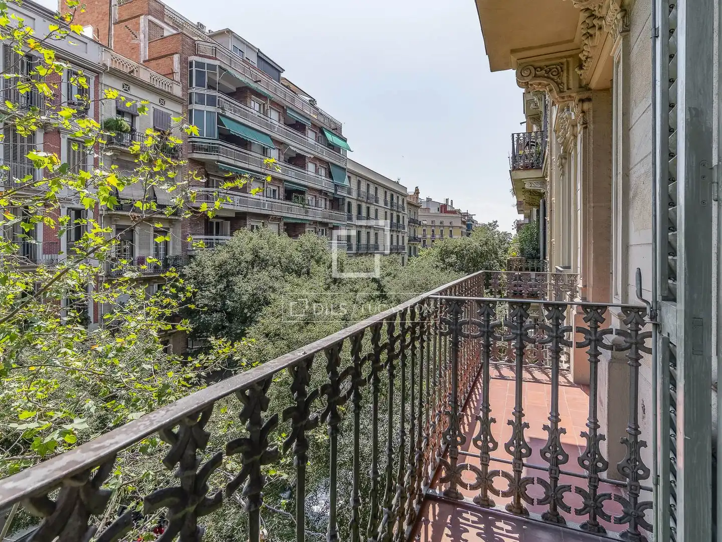 Vista exterior de Pis en venda en Barcelona amb Terrassa i Balcó