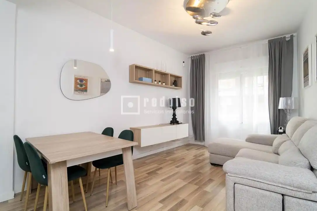 Living room of Flat for rent in Madrid  with Air Conditioner, Heating and Parquet flooring