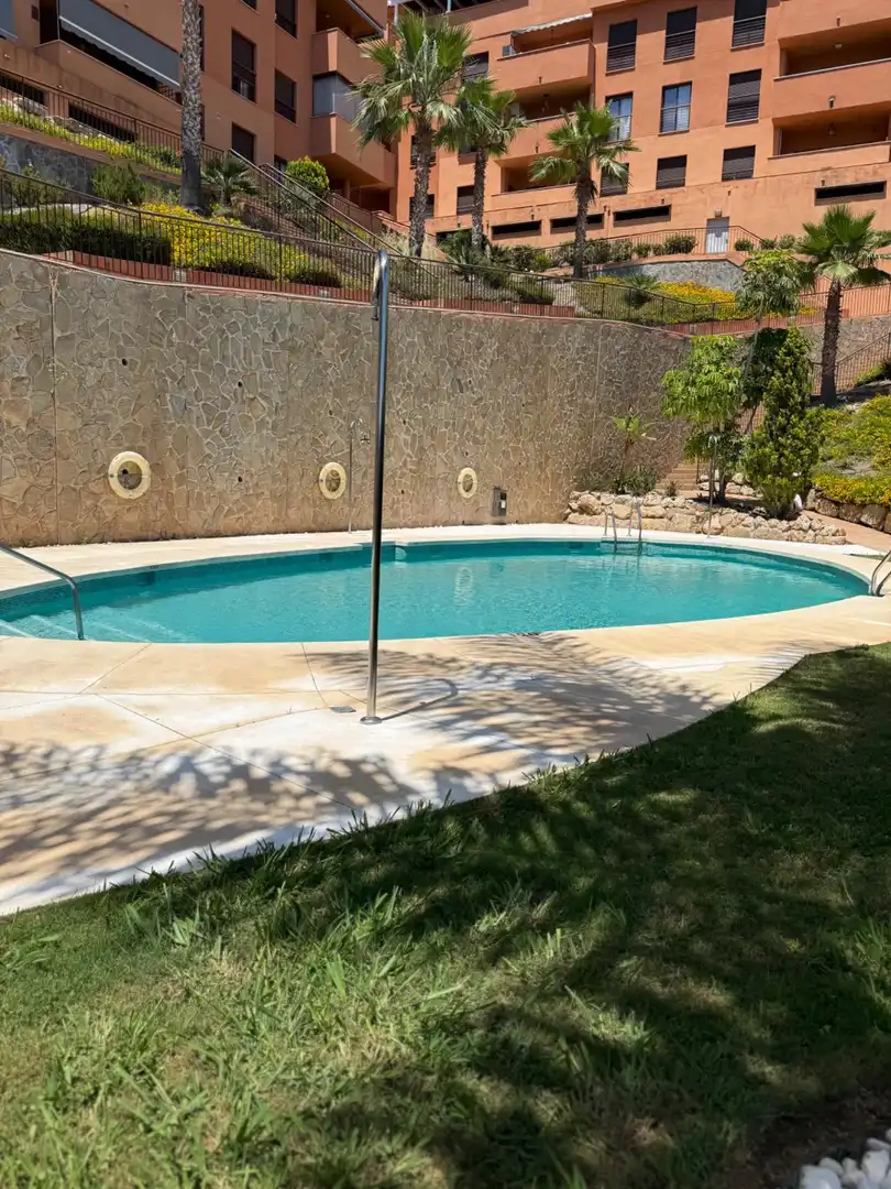 Piscina de Pis en venda en Rincón de la Victoria amb Aire condicionat, Calefacció i Jardí privat