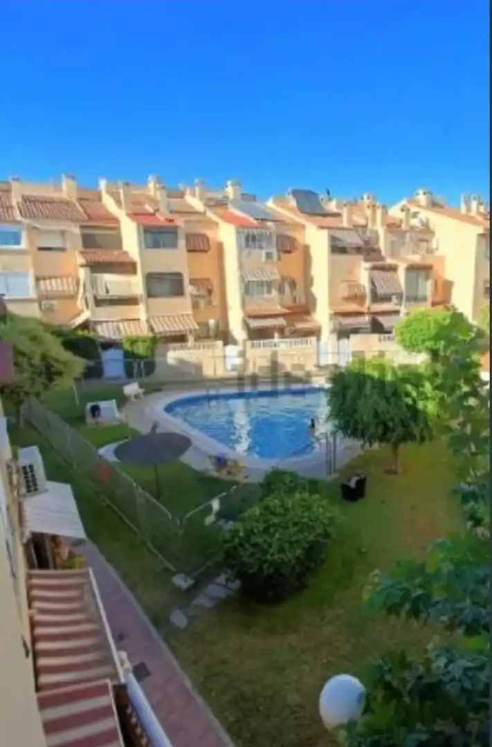 Schwimmbecken von Haus oder Chalet zum Verkauf in San Vicente del Raspeig / Sant Vicent del Raspeig mit Klimaanlage, Terrasse und Balkon