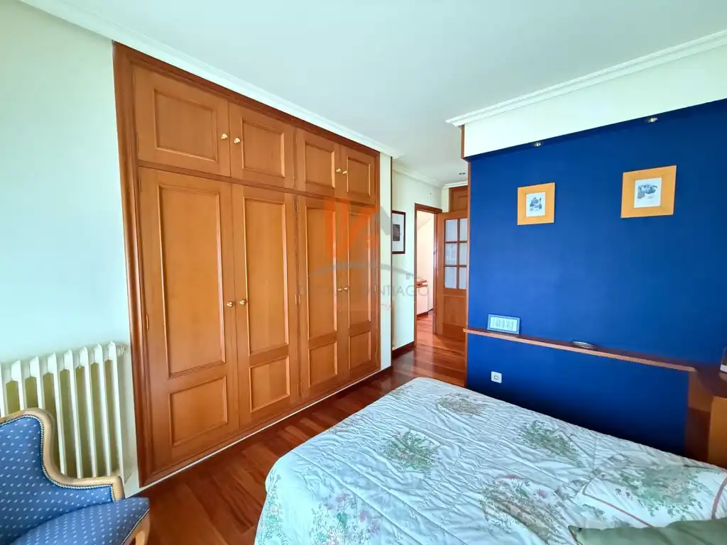 Habitación de Casa adosada en venta en Brión con Jardín privado, Terraza y Piscina