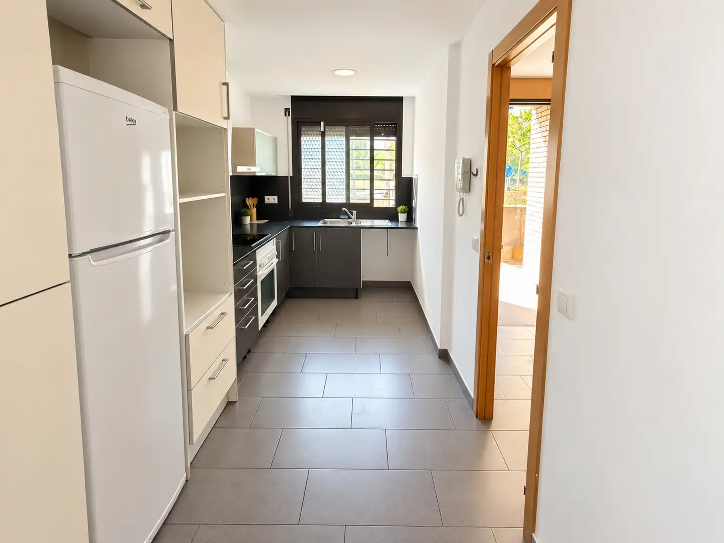 Cocina de Casa o chalet en venta en Vilanova i la Geltrú con Aire acondicionado, Calefacción y Jardín privado