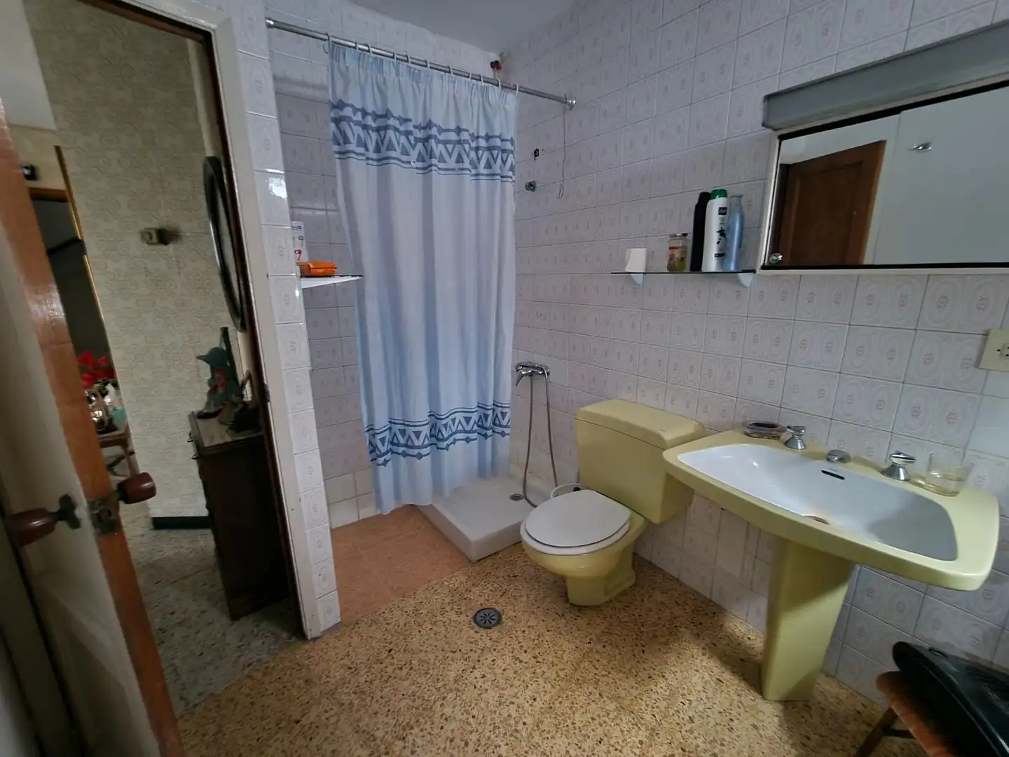 Bathroom of Houses for sale in Ourense Capital   with Terrace, Storage room and Washing machine