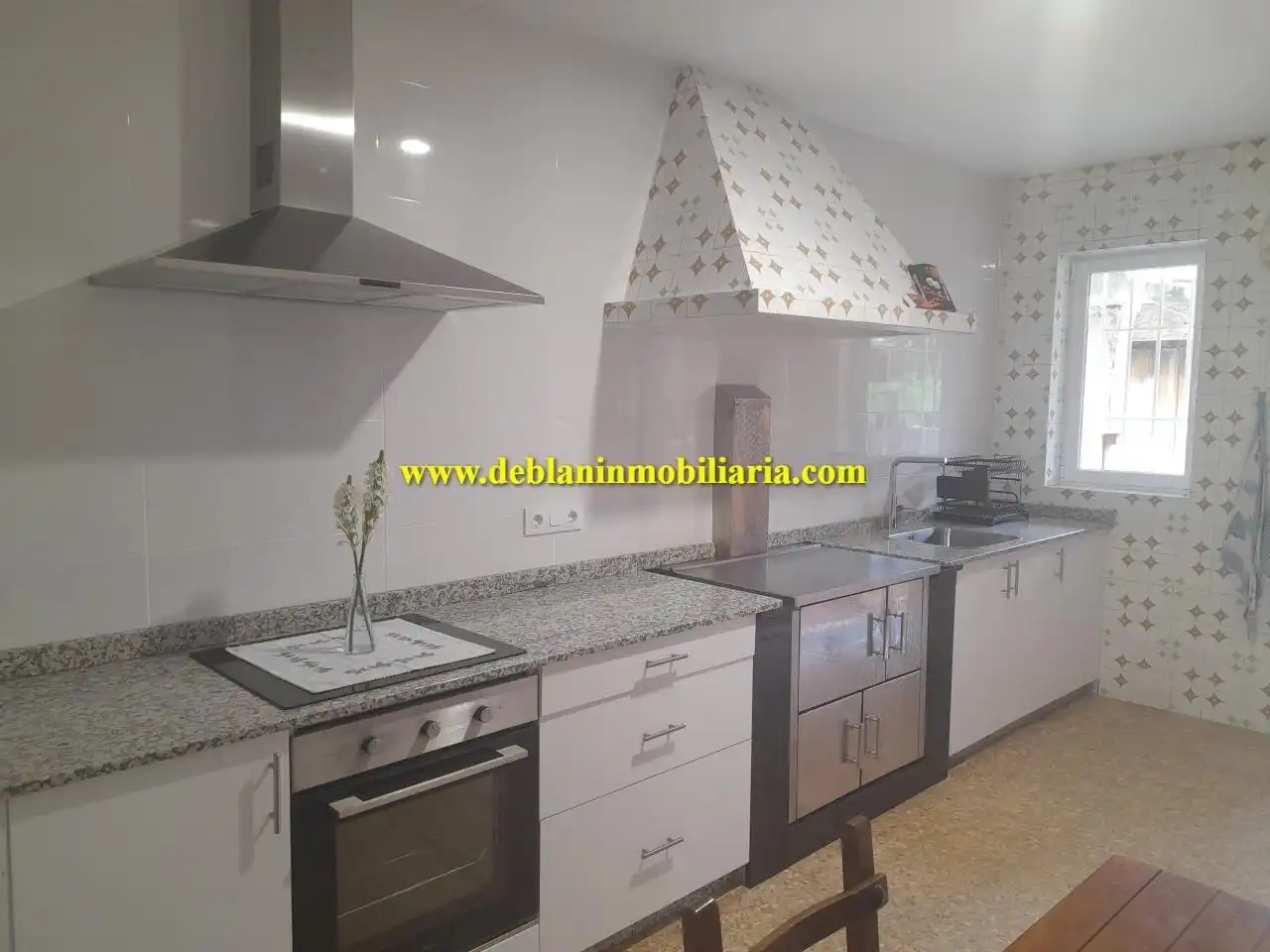 Cocina de Casa o chalet de alquiler en Tui con Jardín privado y Trastero