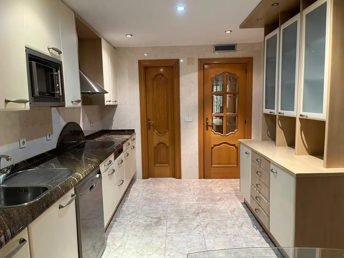 Kitchen of Flat for rent in Madrid  with Air Conditioner, Heating and Parquet flooring