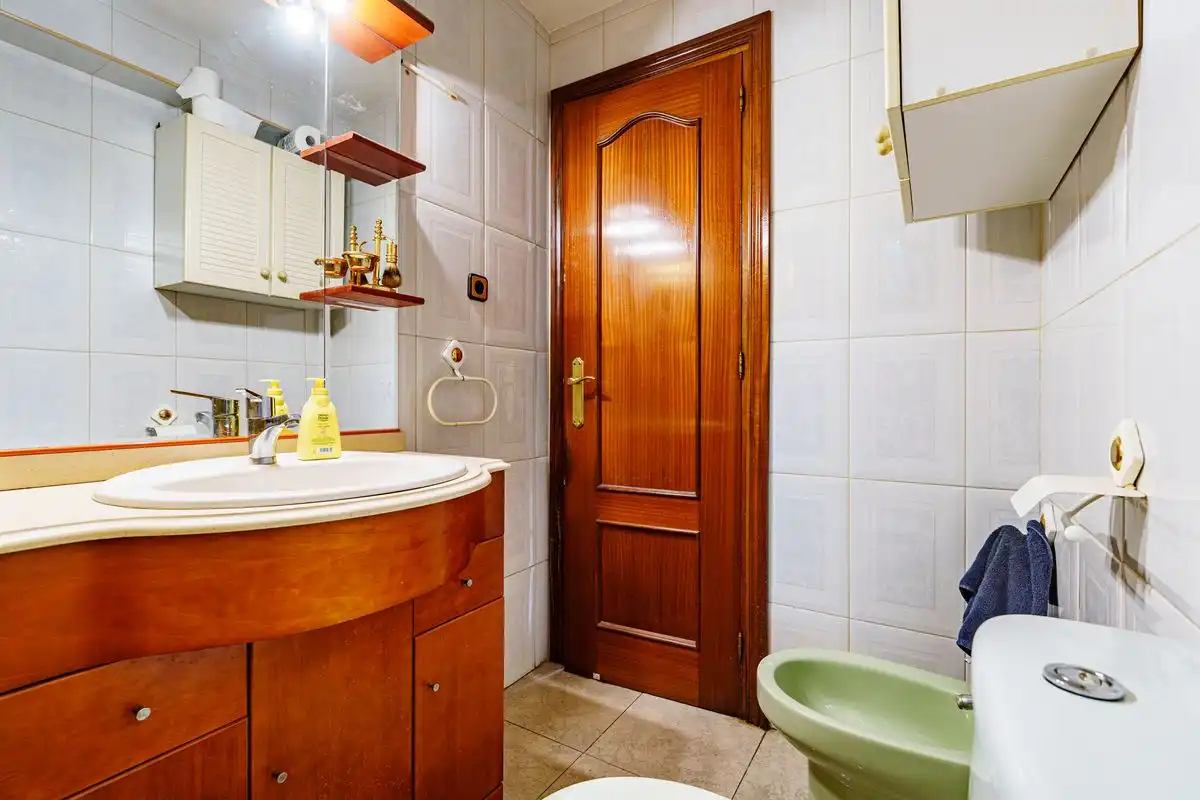 Baño de Casa adosada en venta en Alcalá de Henares con Aire acondicionado, Calefacción y Jardín privado