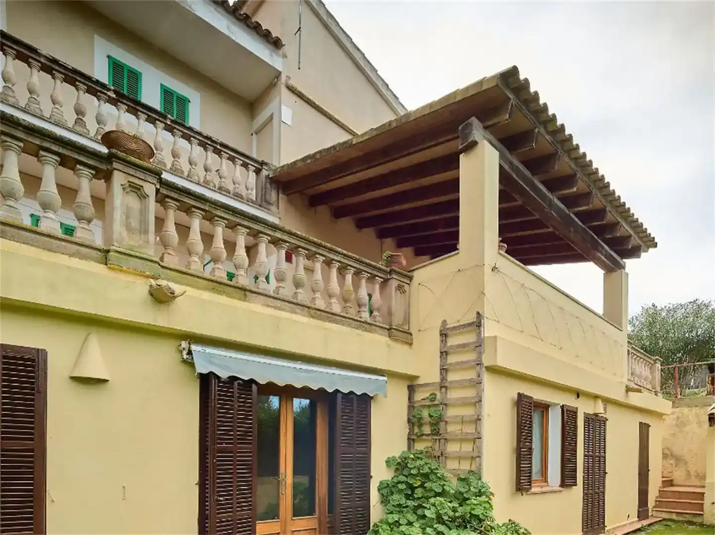 Vista exterior de Casa o xalet en venda en  Palma de Mallorca amb Jardí privat, Traster i Piscina