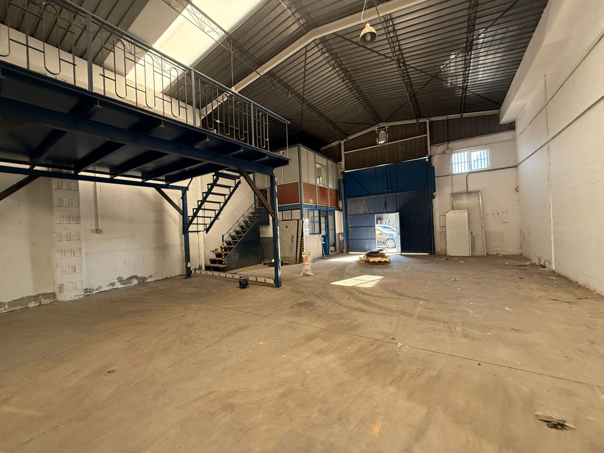 Industrial buildings to rent in Calle Pintor Amalio García del Moral, 12, Vista Azul - Consolación