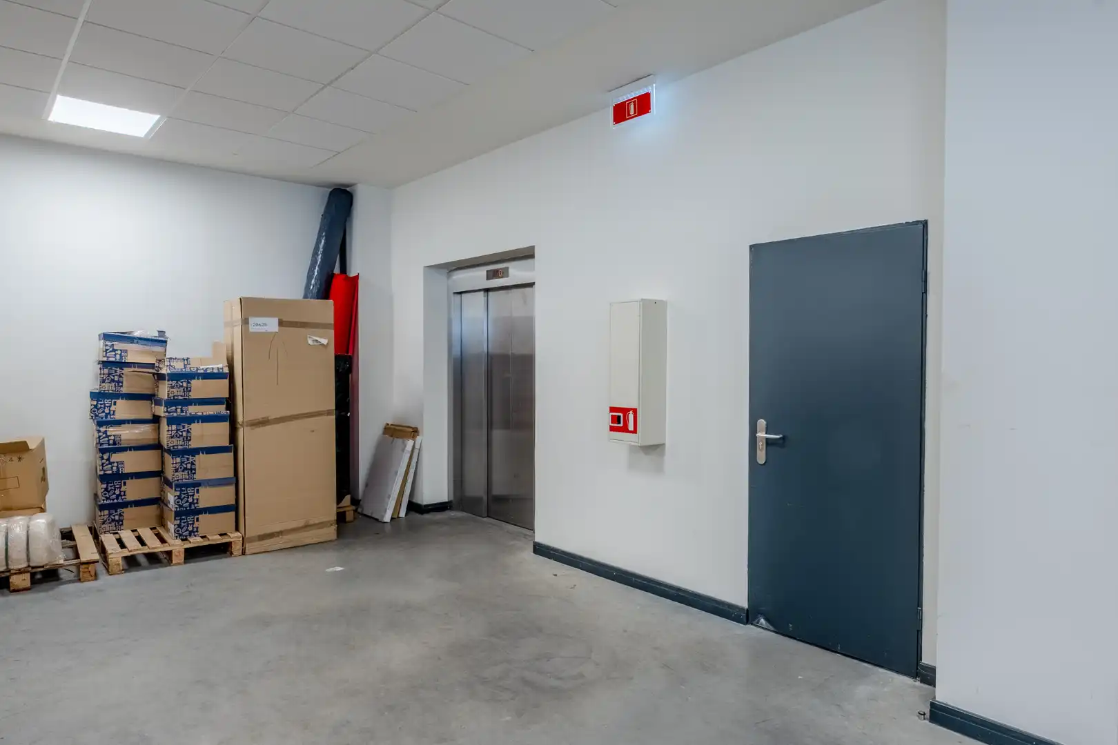 Fabrikhallen zur Miete in Leganés mit Heizung und Alarm