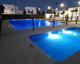 Piscina de Casa o xalet de lloguer amb opció a compra en  Sevilla Capital amb Terrassa i Balcó