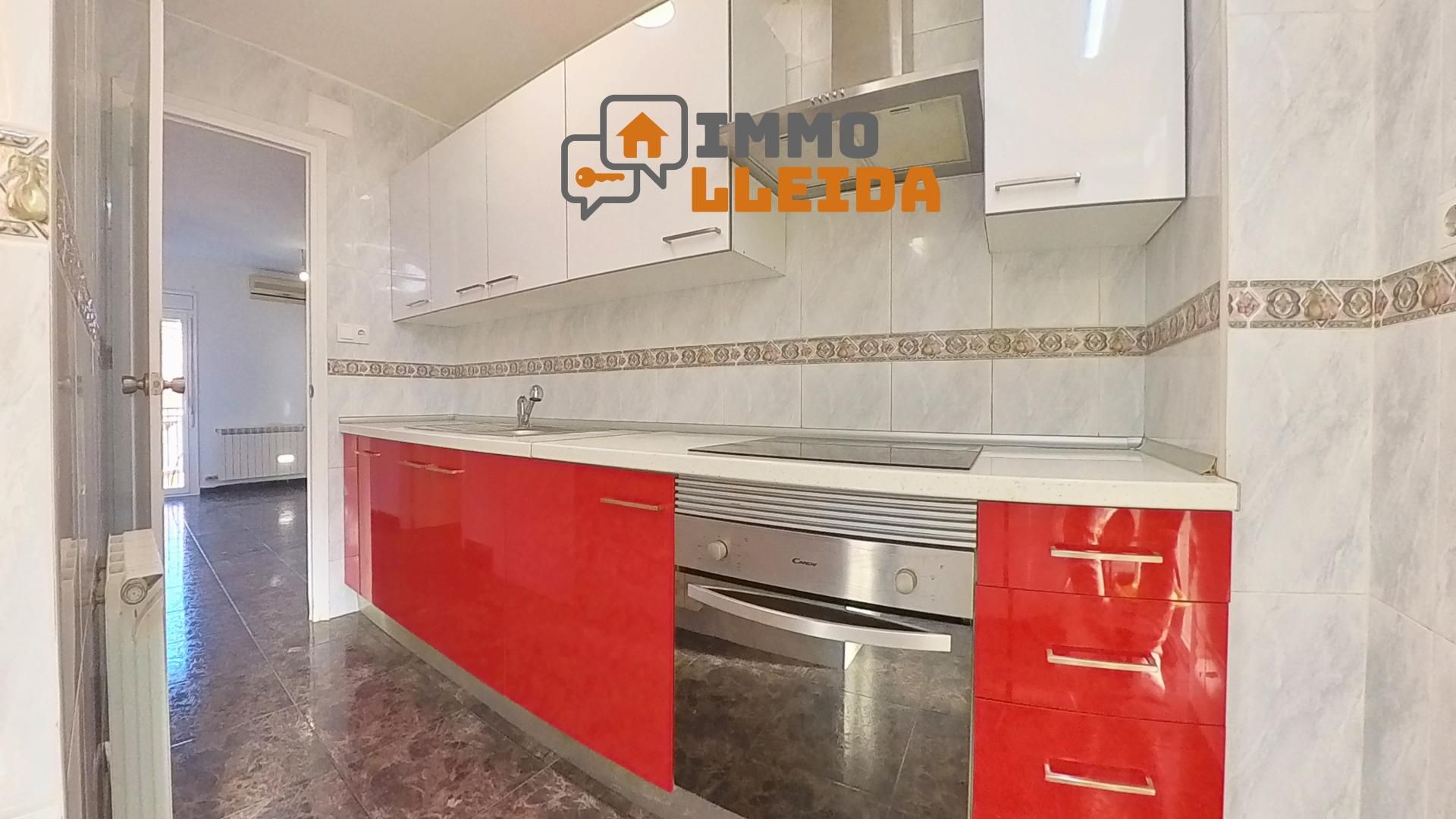 Cocina de Piso en venta en  Lleida Capital con Calefacción, Horno y Balcón
