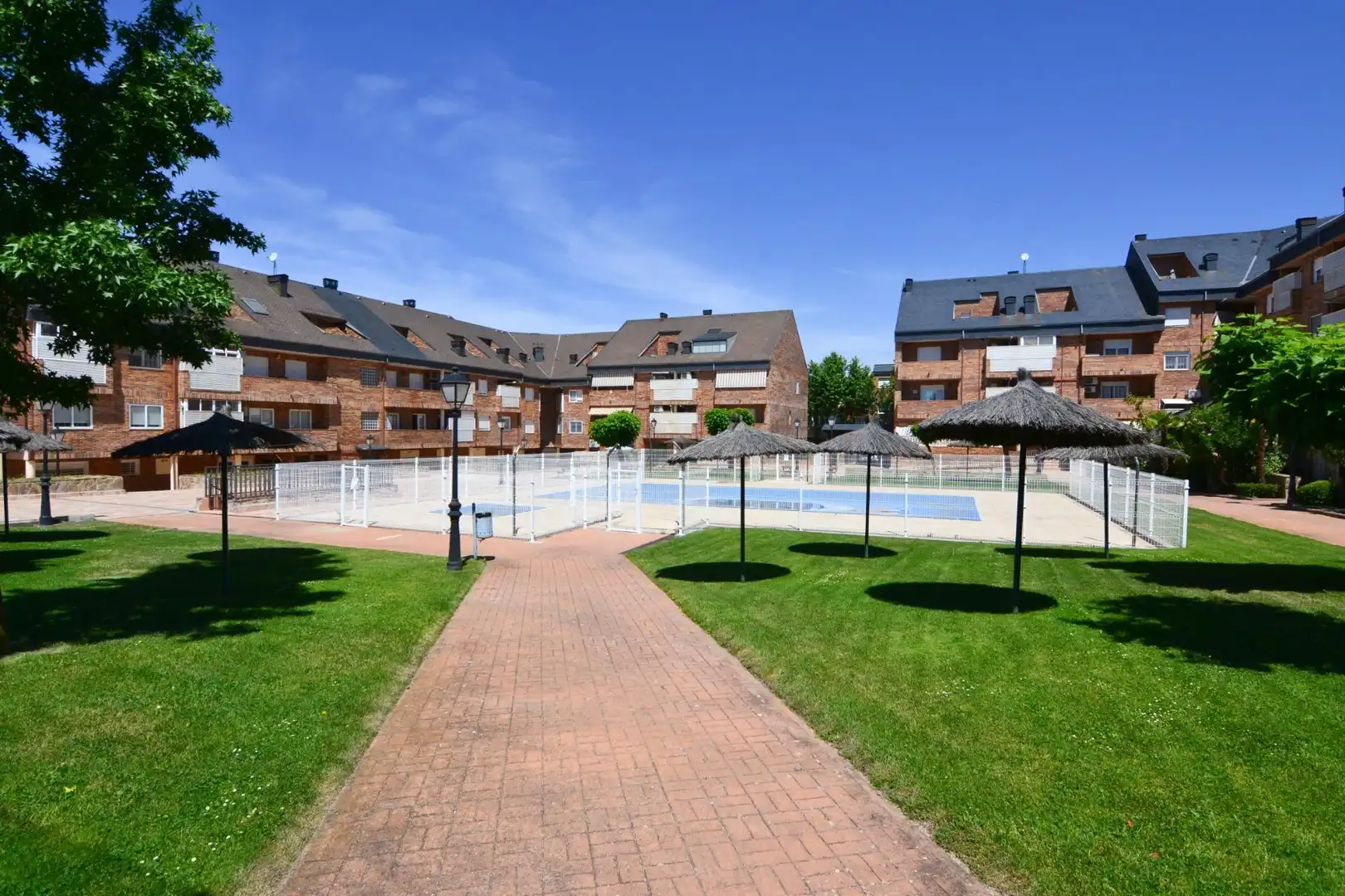 Piscina de Piso en venta en Villanueva del Pardillo con Calefacción, Terraza y Trastero