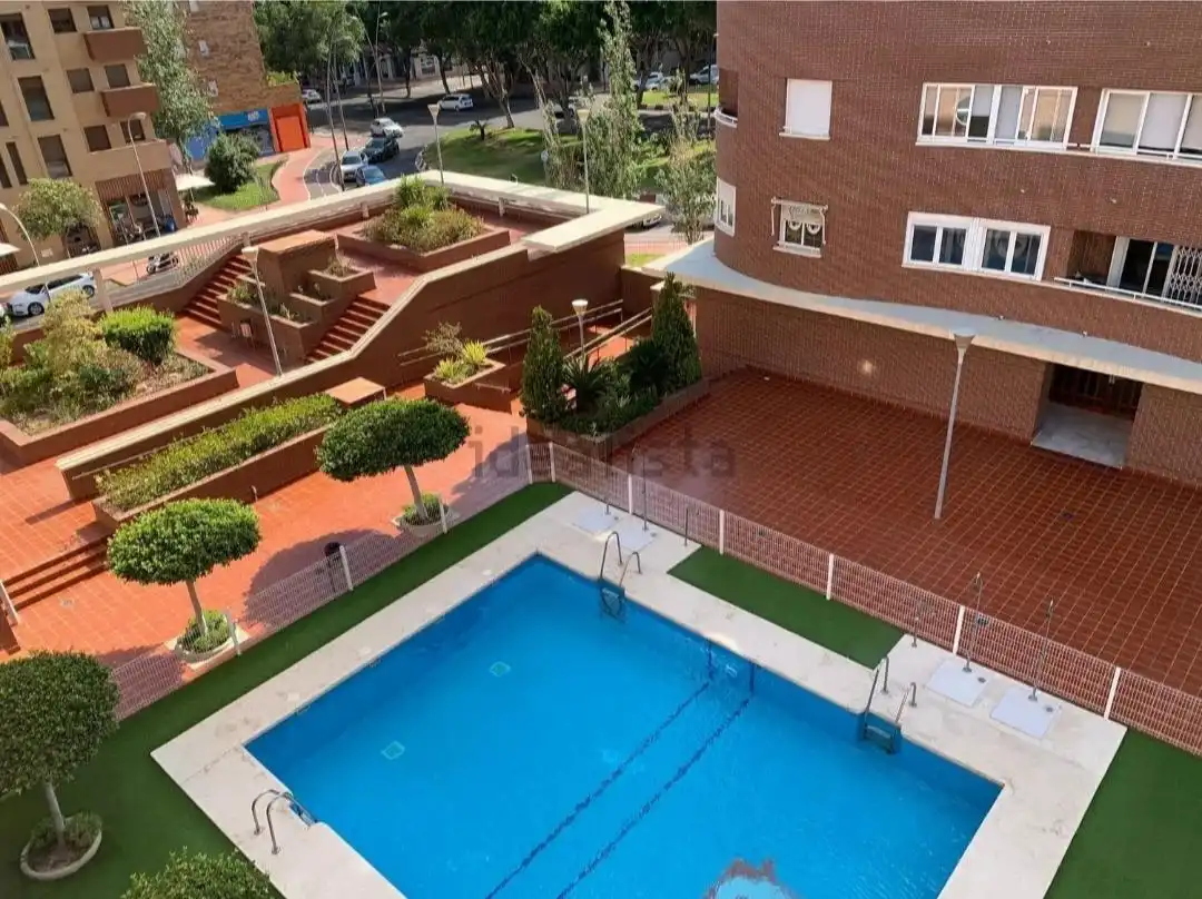 Piscina de Ático de alquiler en Almería con Aire acondicionado, Calefacción y Amueblado