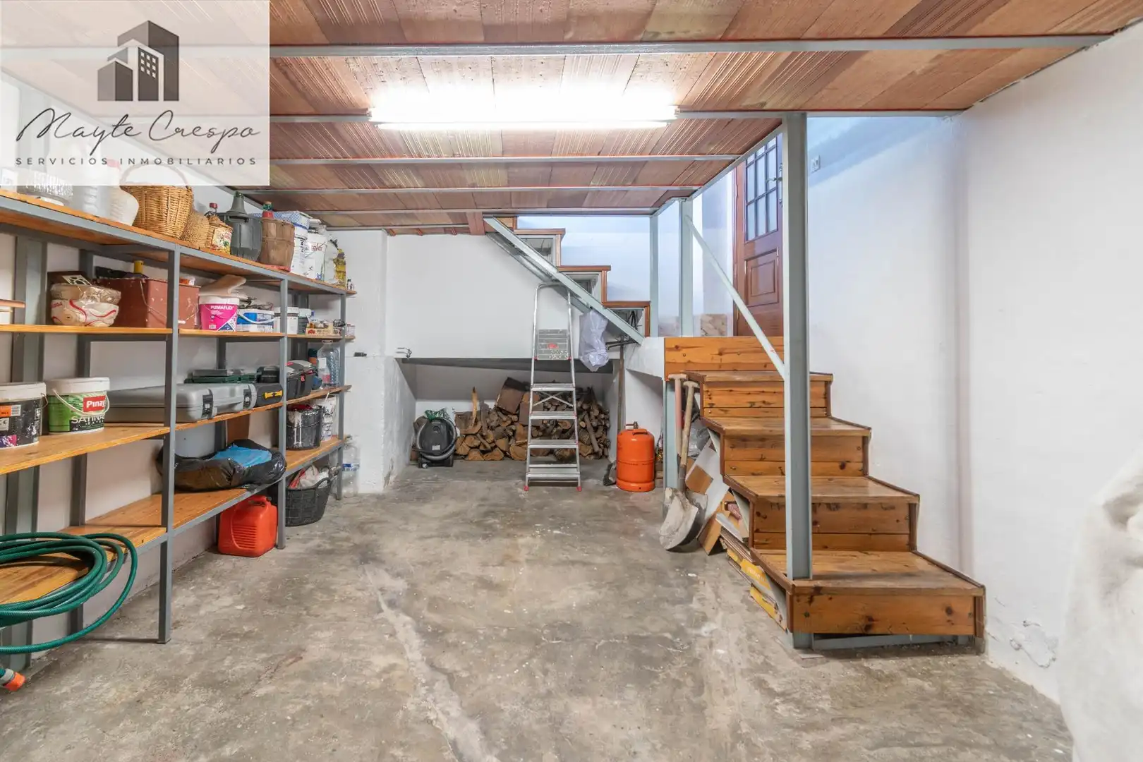 Casa adosada en venta en Jun con Terraza, Amueblado y Alarma