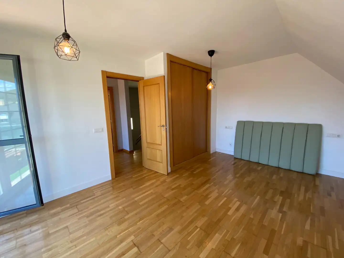 Dormitori de Dúplex en venda en Oviedo  amb Calefacció i Terrassa