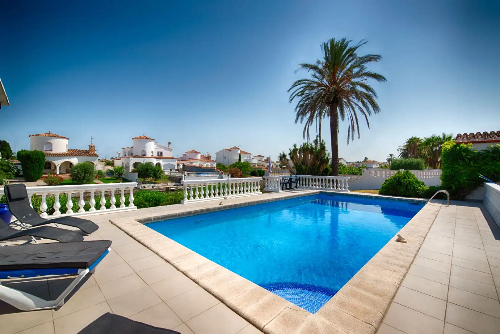 Piscina de Casa o xalet en venda en Empuriabrava