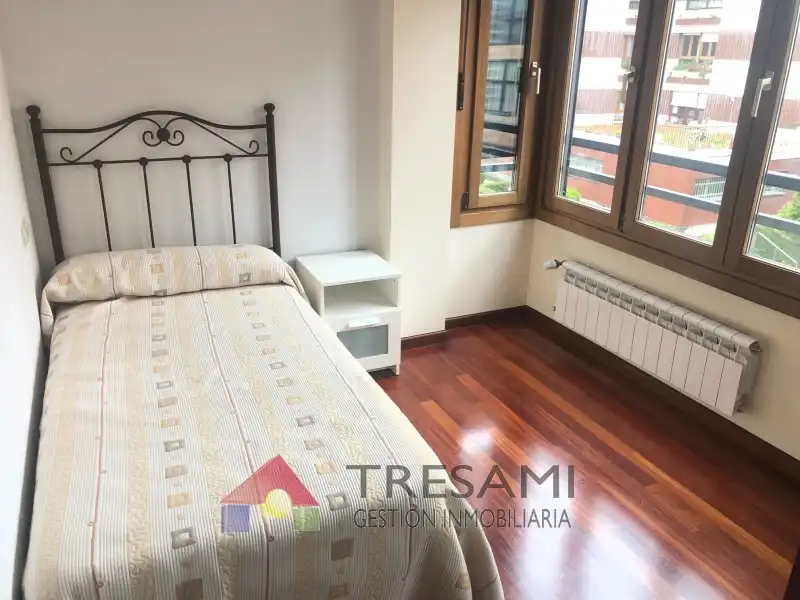 Schlafzimmer von Wohnung zur Miete in Gijón  mit Heizung