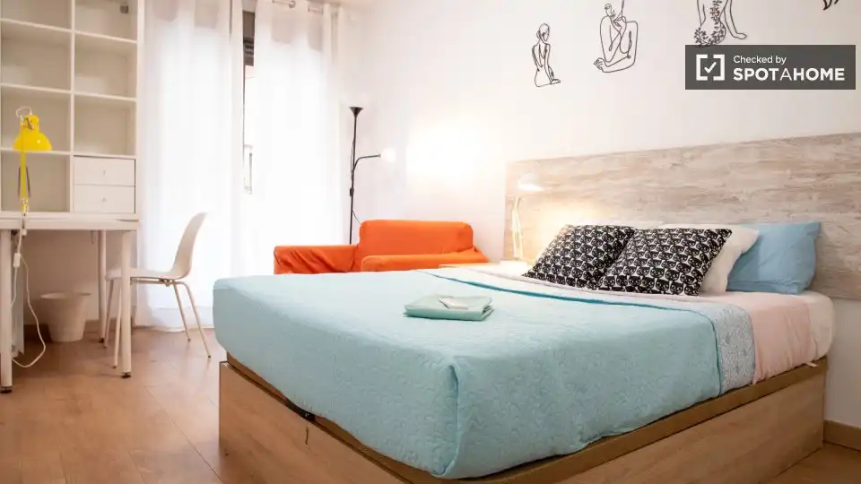 Bedroom of Flat for share in Madrid  with Air Conditioner, Heating and Terrace