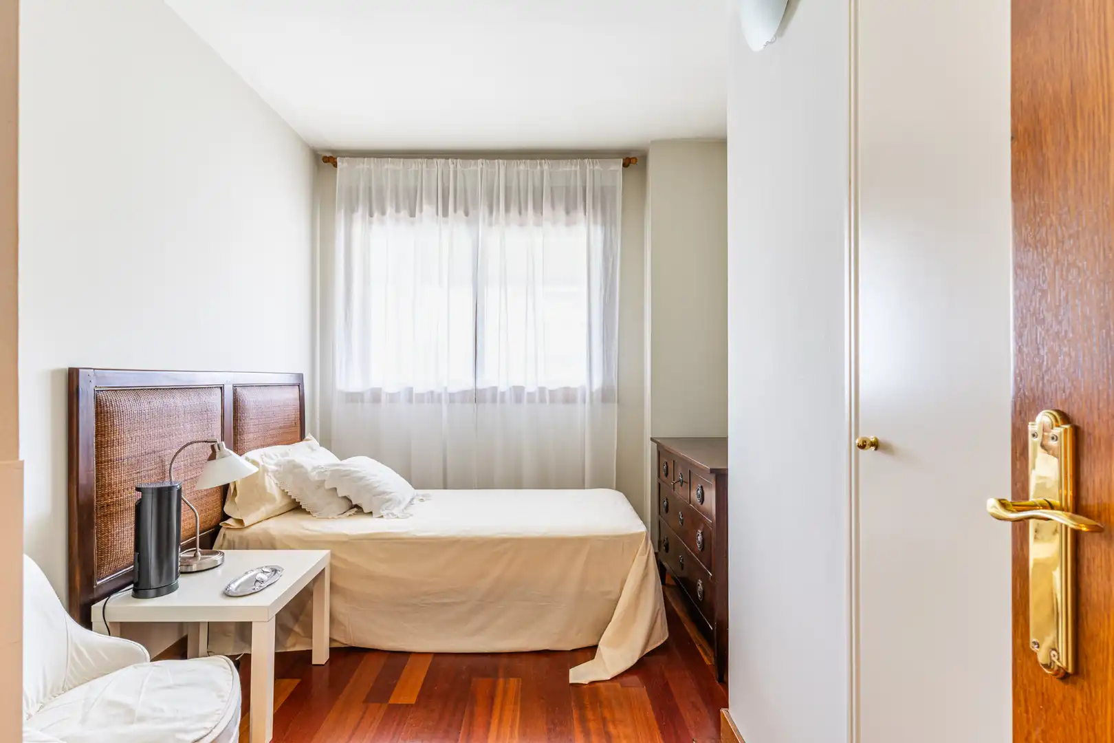 Habitación de Ático en venta en Majadahonda con Aire acondicionado, Calefacción y Jardín privado