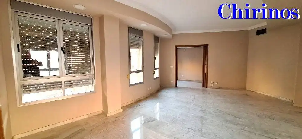 Appartamento con ascensore in affitto a Avenida Ronda de los Tejares