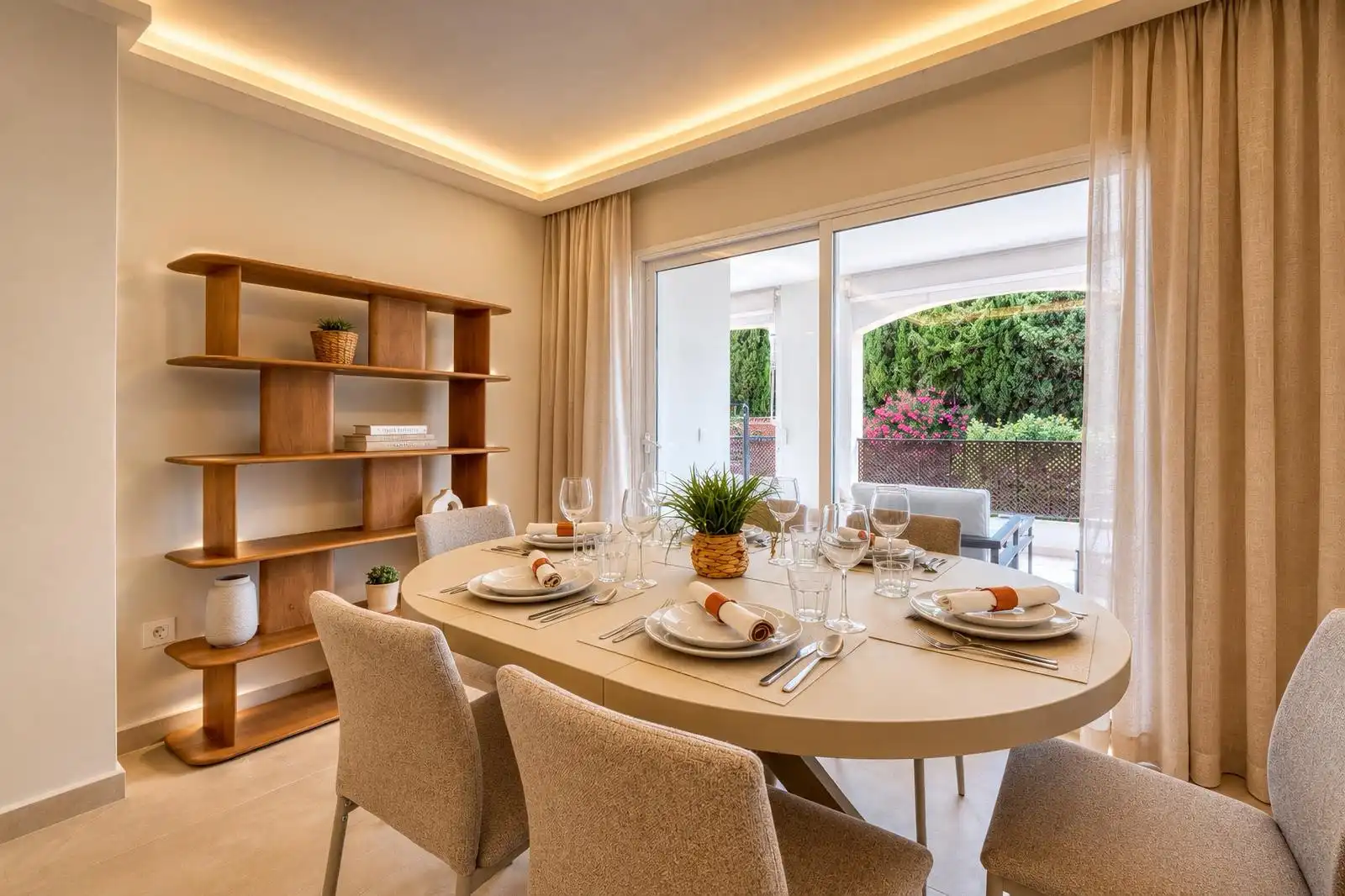 Menjador de Apartament de lloguer en Marbella amb Aire condicionat, Terrassa i Traster