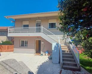 Vista exterior de Casa o xalet en venda en Vigo  amb Calefacció, Jardí privat i Parquet