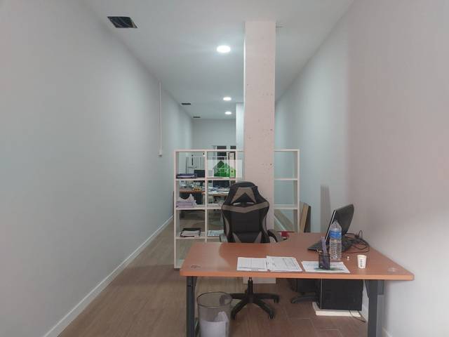 Local comercial en Alquiler en Montijo