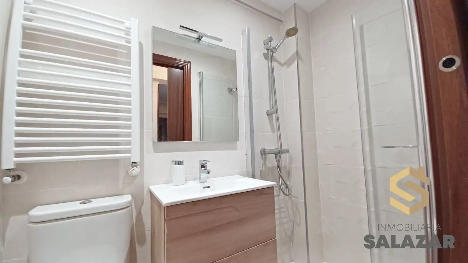 Baño de Piso de alquiler en Bilbao  con Calefacción y Balcón