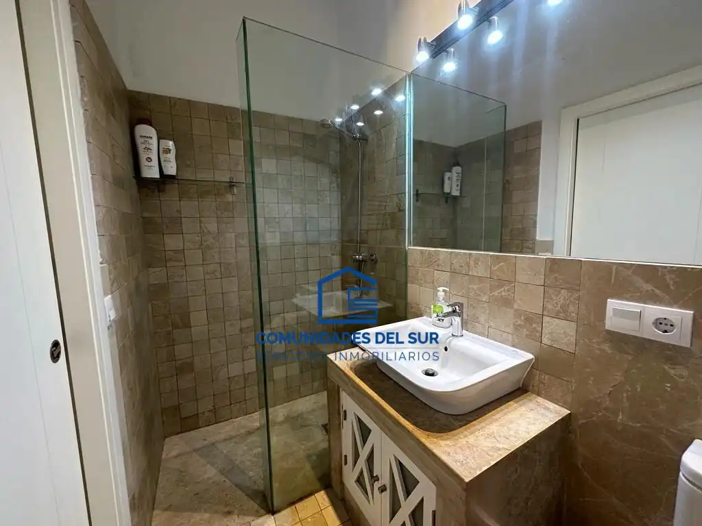 Bany de Apartament de lloguer en Cádiz amb Moblat