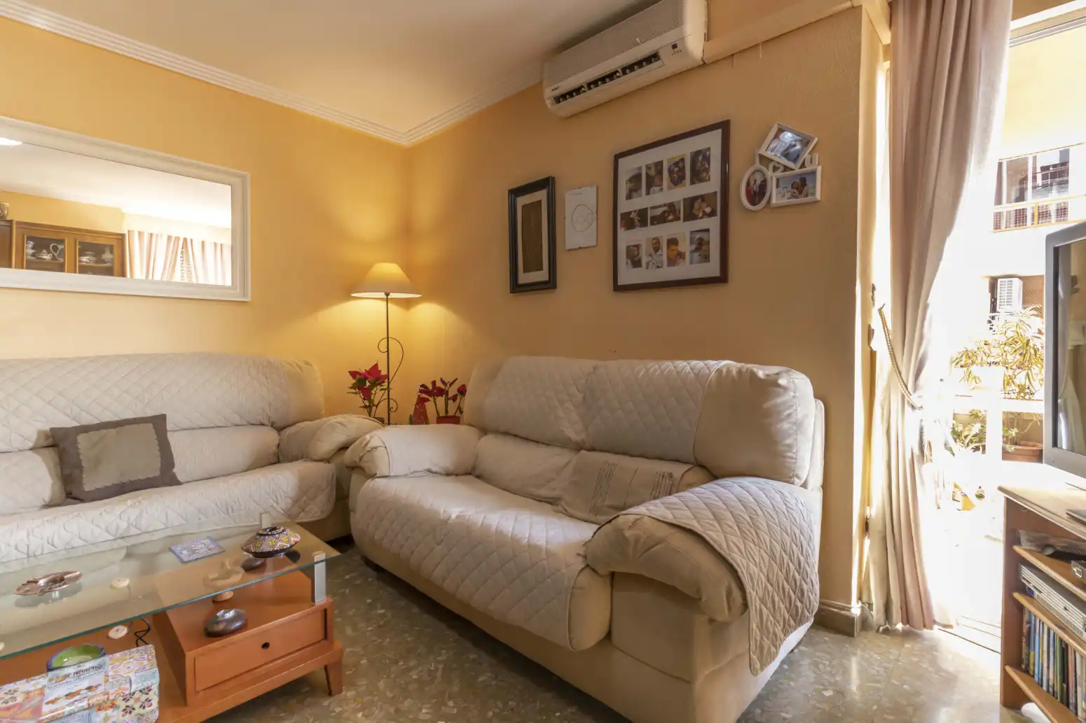 Sala d'estar de Pis en venda en Sevilla amb Aire condicionat i Terrassa