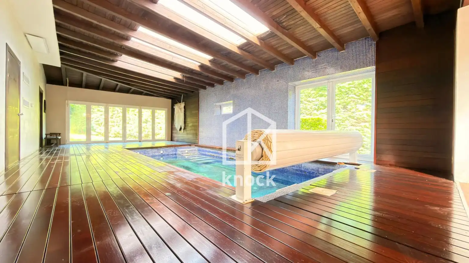 Piscina de Casa o xalet en venda en Oviedo  amb Calefacció, Parquet i Terrassa